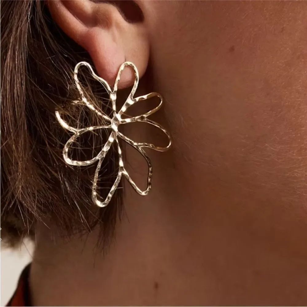 Flower earrings A402